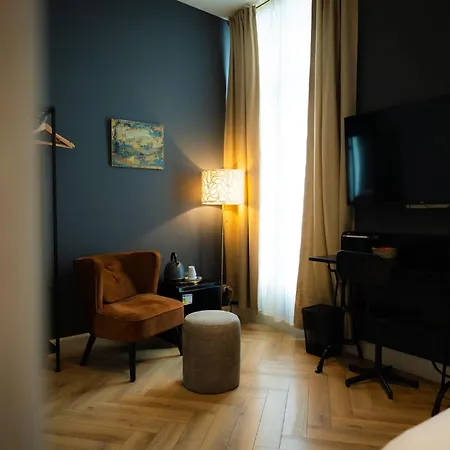 Hotel Grand Place-3